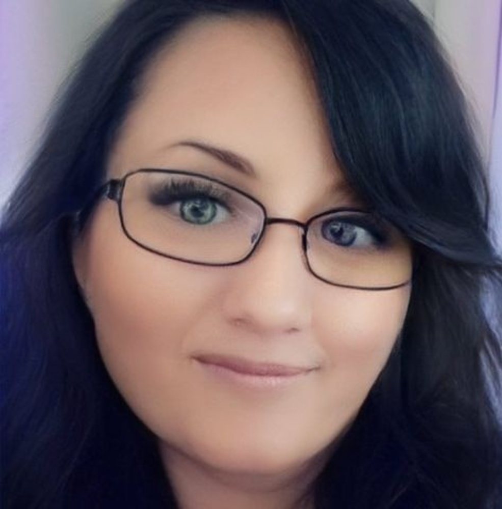 Meet your Posher, Eva